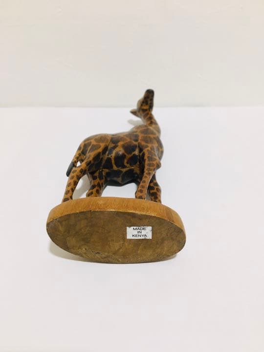 ケニア製キリンの置物　木彫り