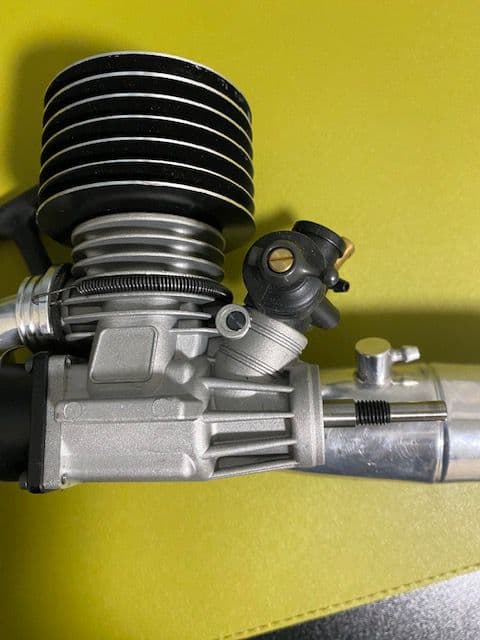 RCカー用オフロードタイヤとエンジンセット