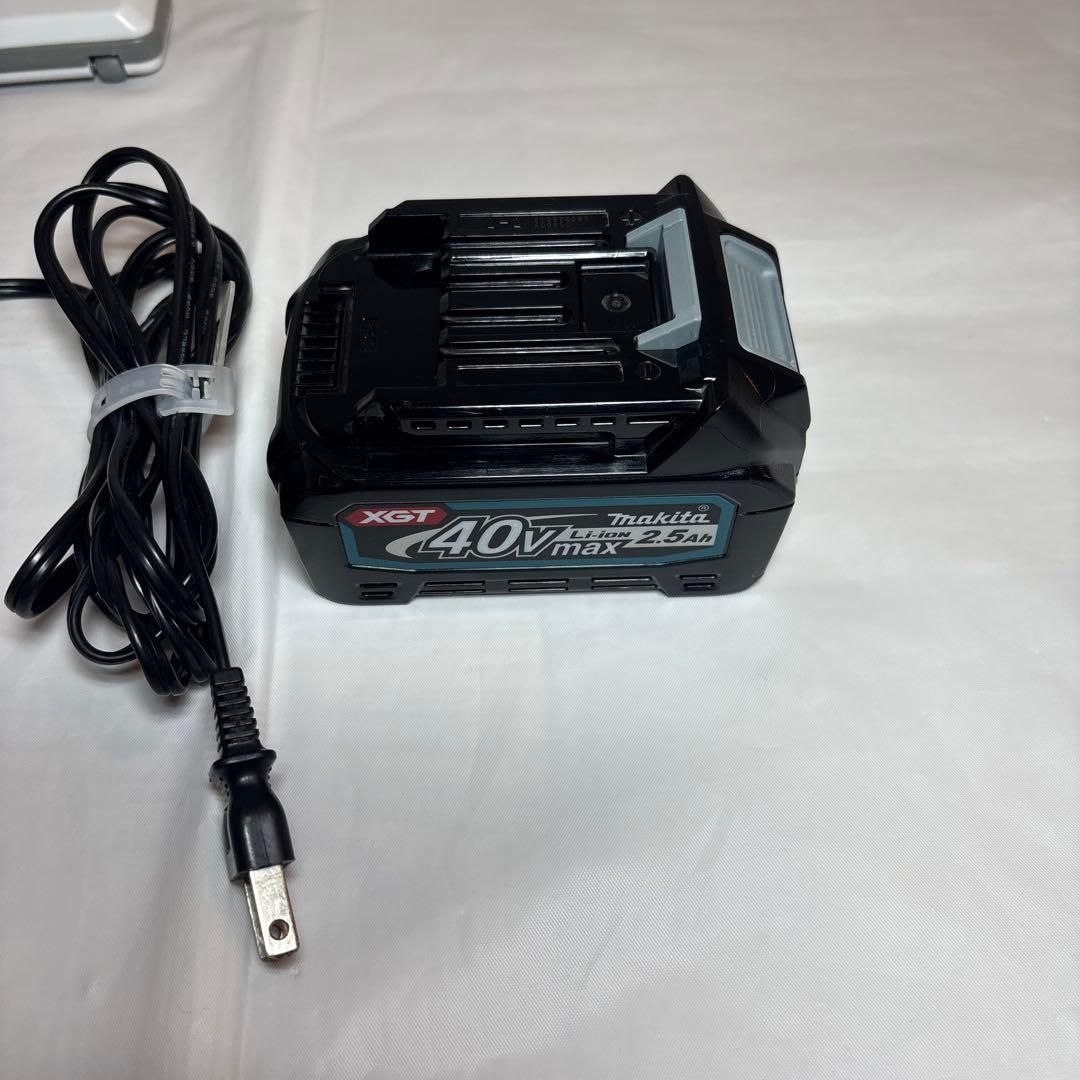マキタ 40Vmax コードレススティッククリーナー　バッテリー充電器付き