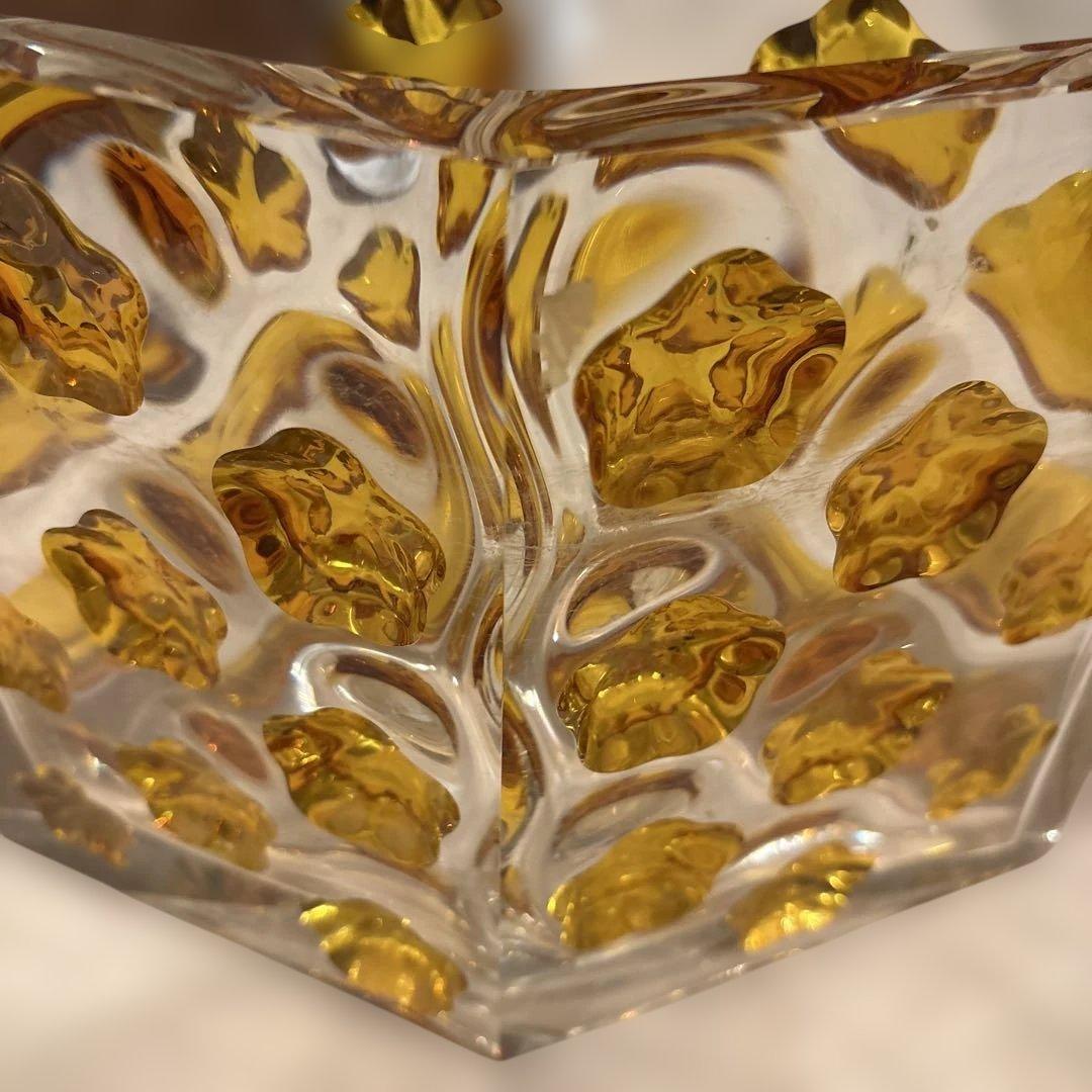 ガラス製花瓶 黄色の花模様　立体ガラス　アクセント花器