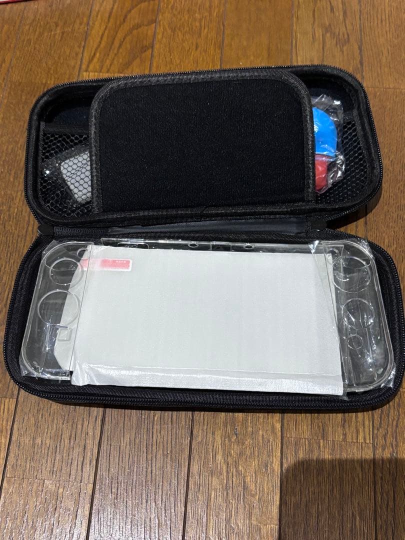 Nintendo Switch 本体、ケース付き