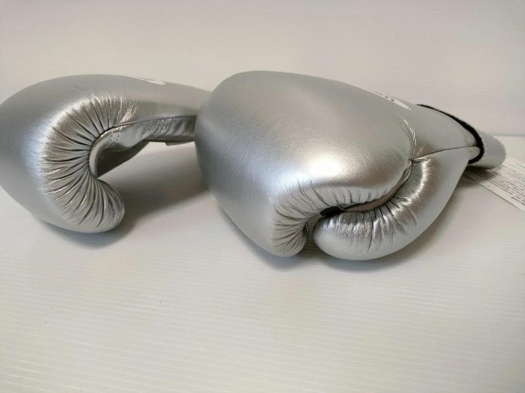 Winning ボクシンググローブ 14oz シルバー CO-MS-500B