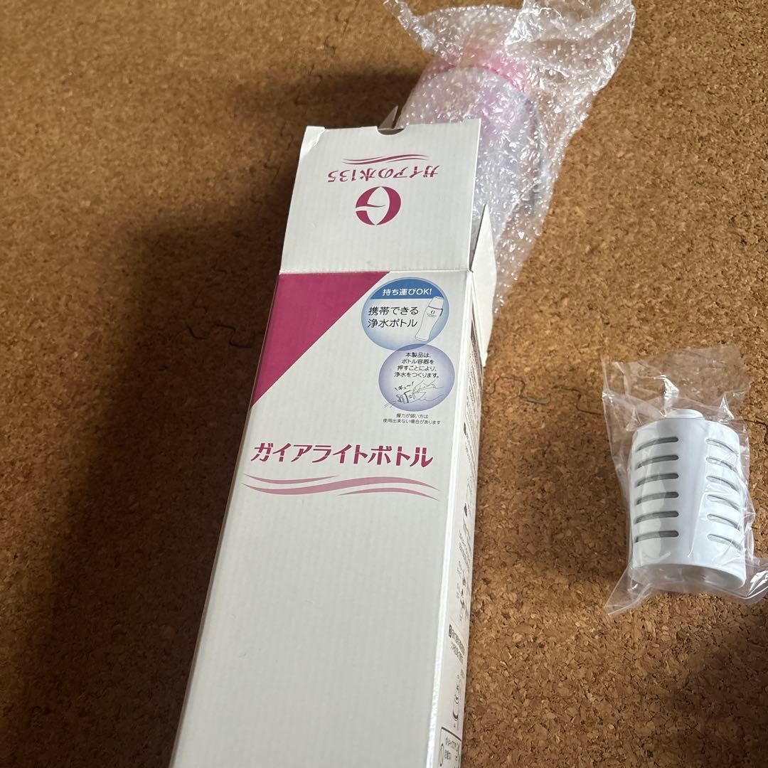 ガイアの水135 ポット型浄水器 交換カートリッジ付き　ピンク　ライトボトル
