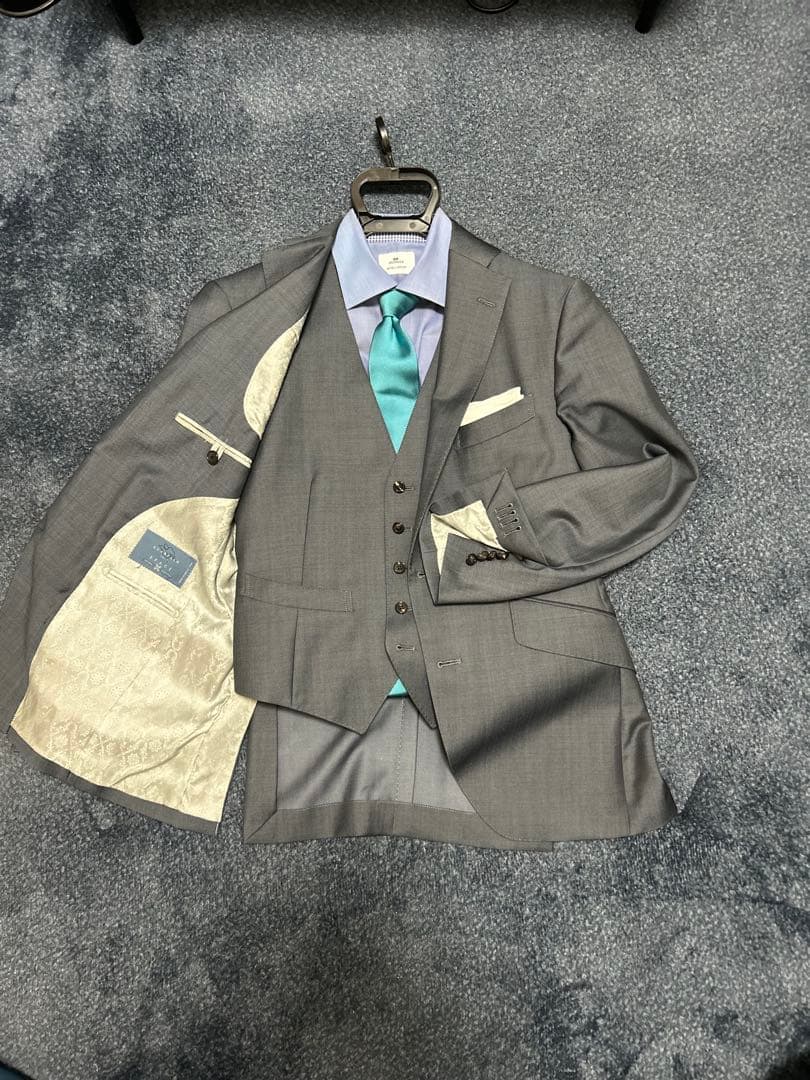 さくら　専属✨高級イタリア生地GUABELLO極美品 ✨定価15万 ベスト付き