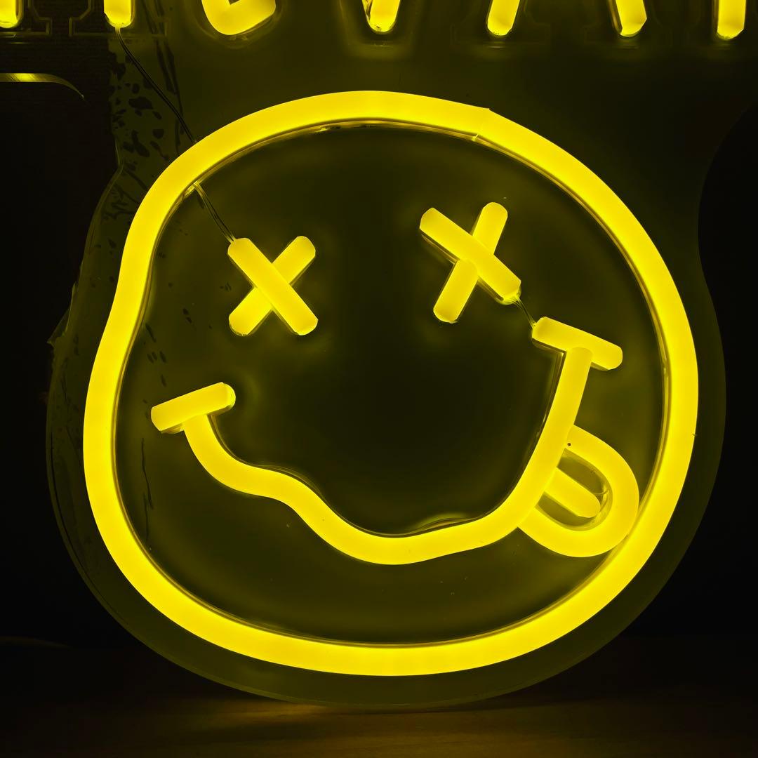 【人気】NIRVANA スマイリー バンドロゴ ネオンサイン ライト 調整可能