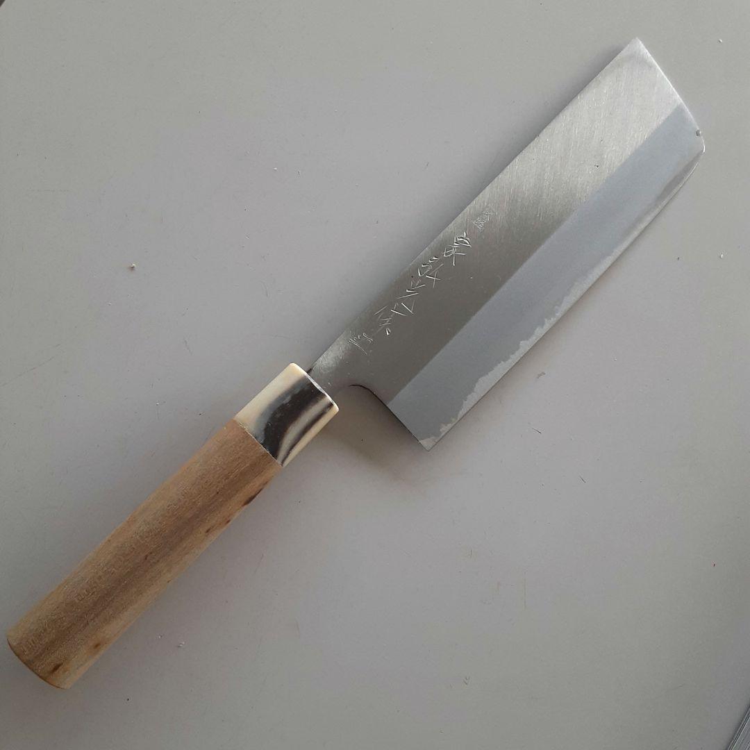 貴重品　越後鍛冶職人が刀匠技術で造った家弘光作艶消菜切り包丁 １２本mn