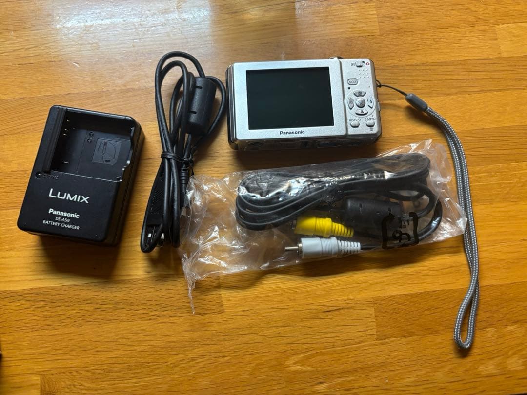 LUMIX FS6 シルバー　デジカメ