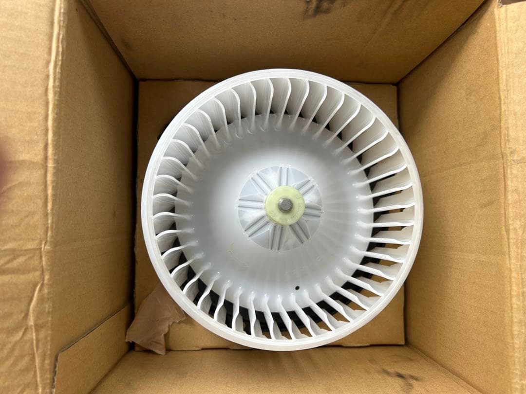 NMR85イスズエルフヒーターモーター新品未使用品8-98183924-0ブロア