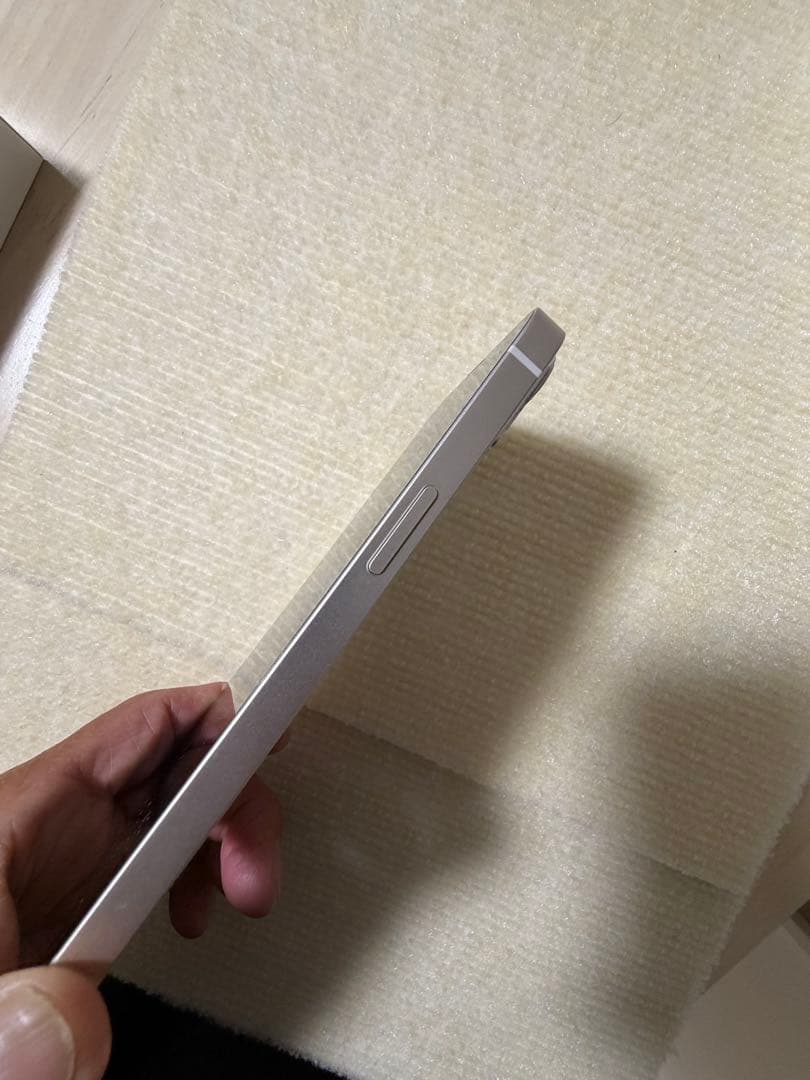 ③Apple iPhone 13 ホワイト 本体