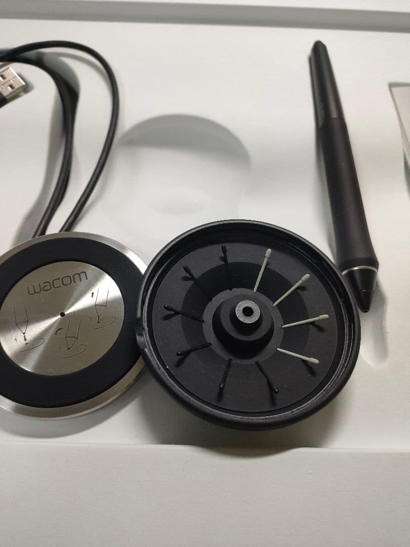 Wacom Intuos Pro Medium ペンタブレット 本体