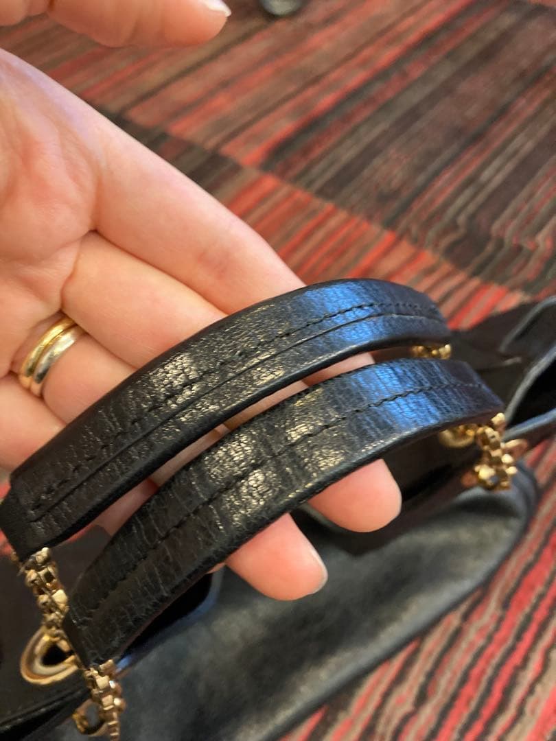 フェラガモ　黒レザー ハンドバッグ【ただし注意事項あり】