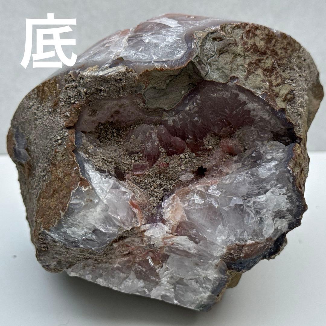 2kg 見どころ満載な ピンクアメジスト ドーム ジオード 天然石　台座付