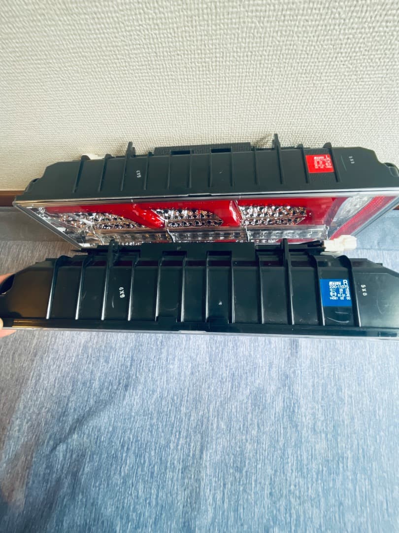 小糸3連リアコンビネーションランプ 220-11075JAPAN