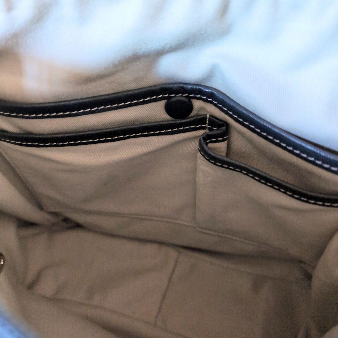 美品✨️キタムラ シボ革ショルダーバッグ 犬 サコッシュ カードケース