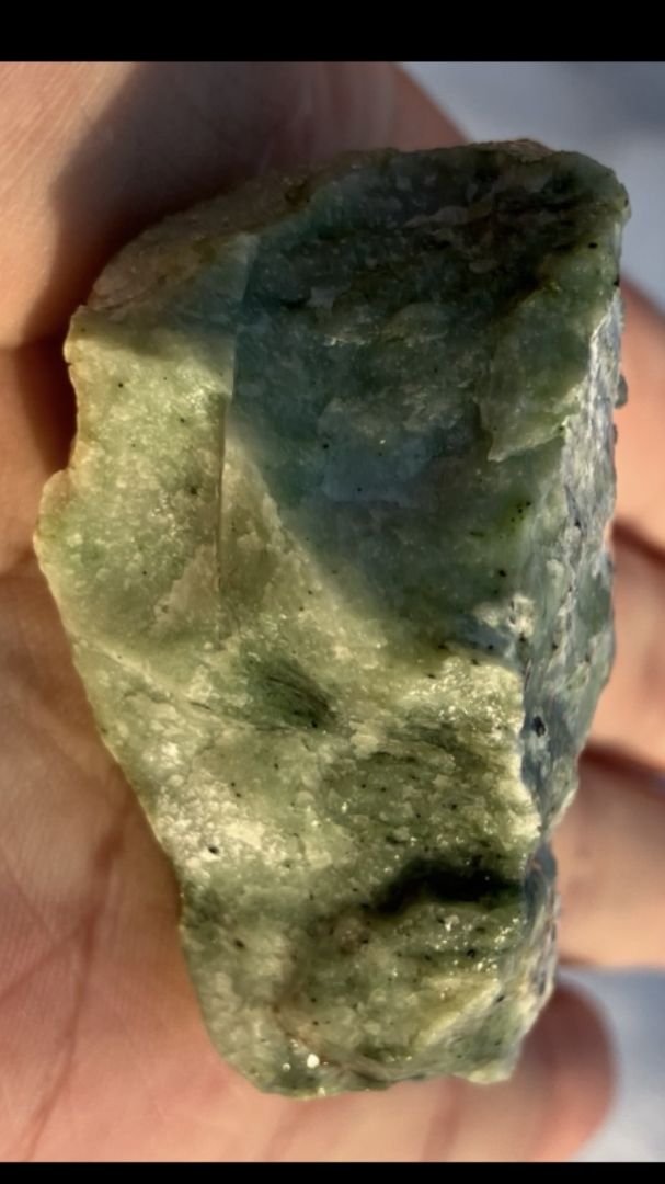 日高翡翠　原石