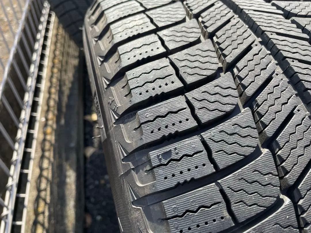 走行3千キロ未満 スタッドレスセットベンツCクラス Aクラス