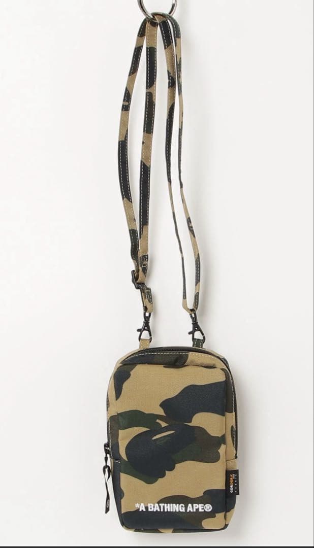 A BATHING APE ショルダーバッグ　カモ柄