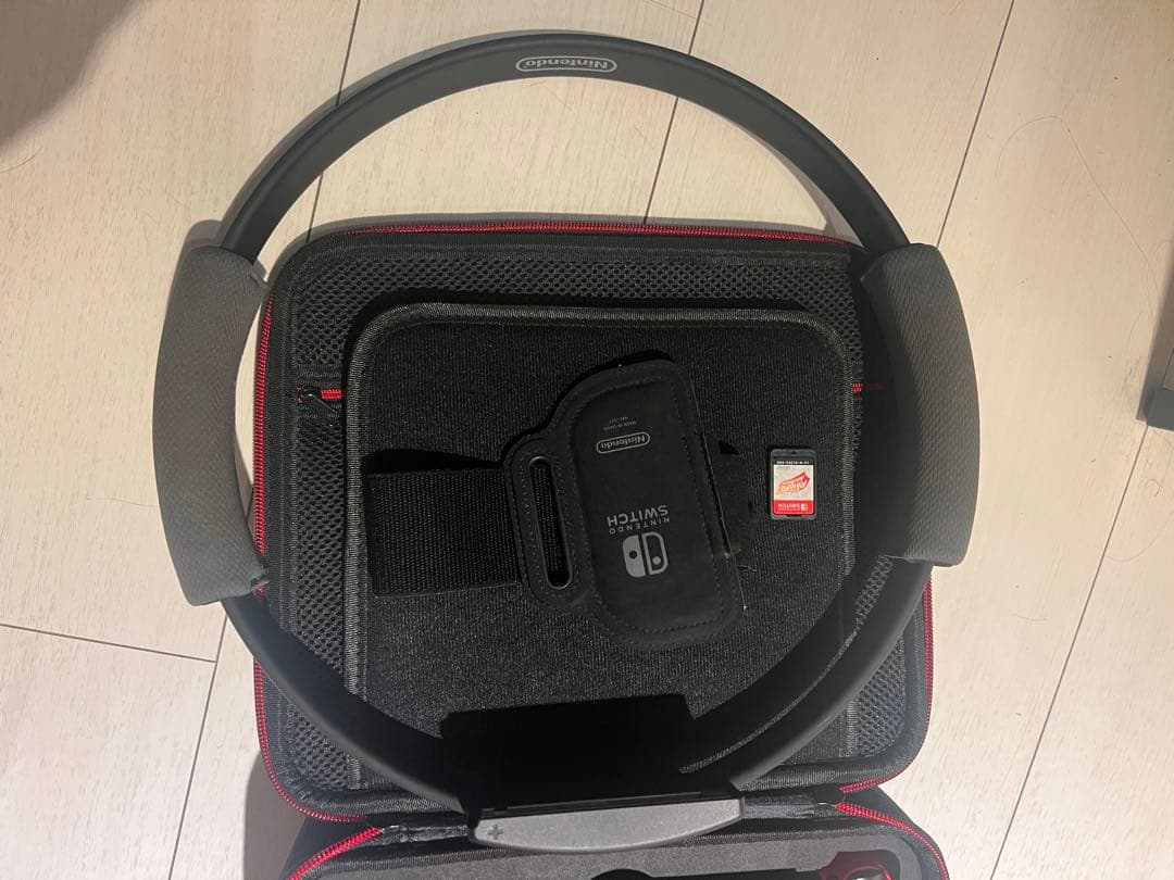 Switch とJoy-Conと収納ケースとゲーム三つ セットで出品