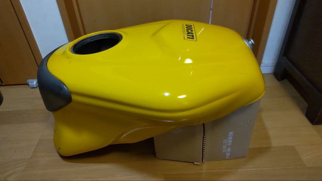 ドゥカティ　タンク　SS900　SS1000DS