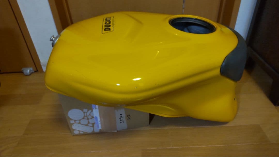ドゥカティ　タンク　SS900　SS1000DS