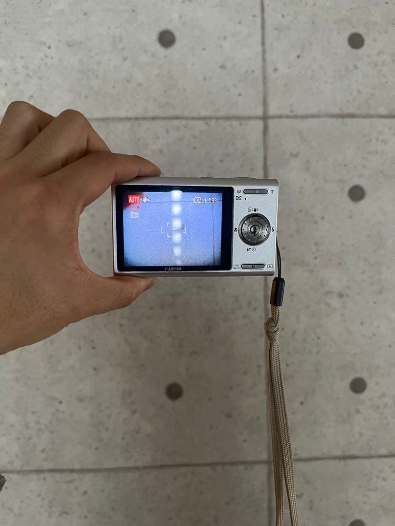 デジタルカメラ シルバー 充電器付き