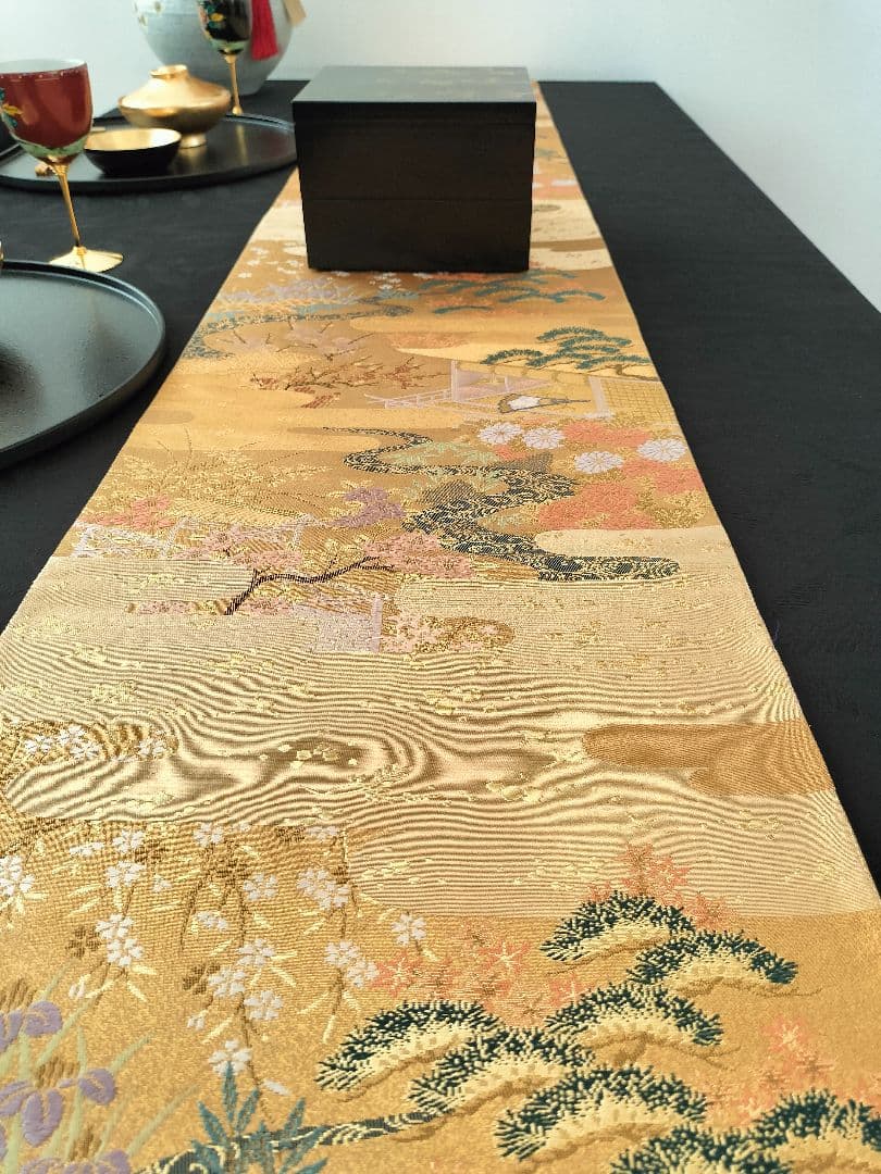 A846★逸品‼️豪華刺繍‼️正絹テーブルランナー2m10cm