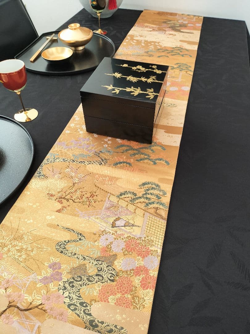 A846★逸品‼️豪華刺繍‼️正絹テーブルランナー2m10cm