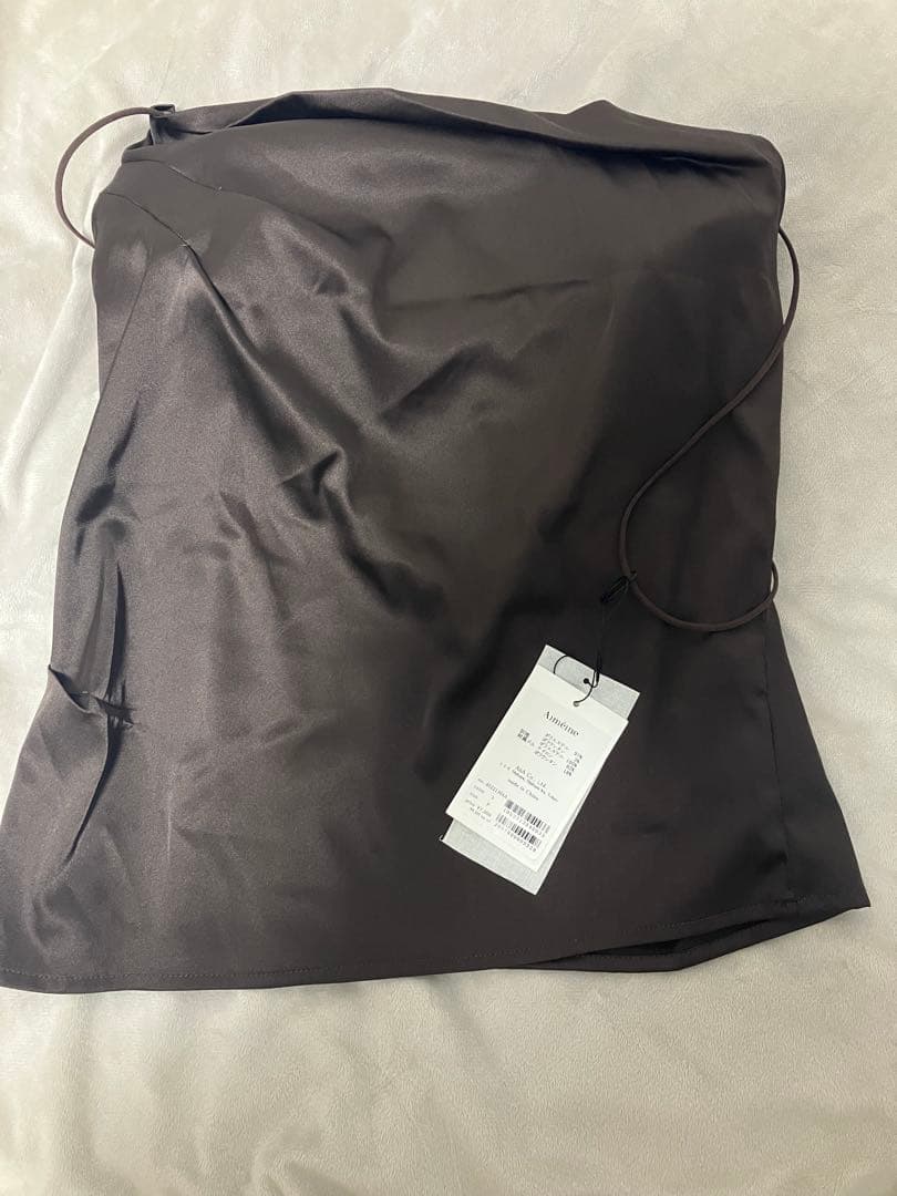 エメイン　カップインドレープサテンキャミソール