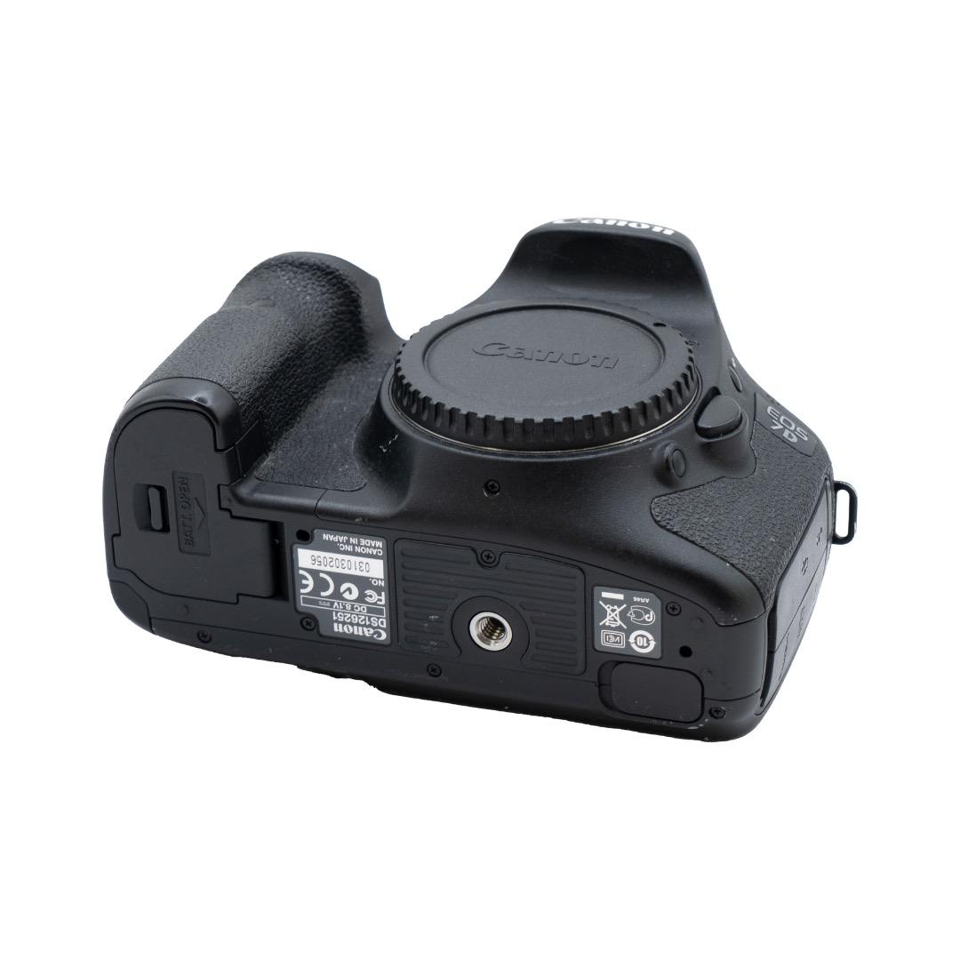 Canon EOS7D デジタル一眼レフカメラ・充電器・バッテリーグリップ付