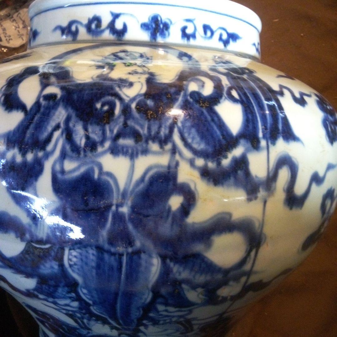 中国陶磁器　元染付　青白磁の神話的キャラクターの壺