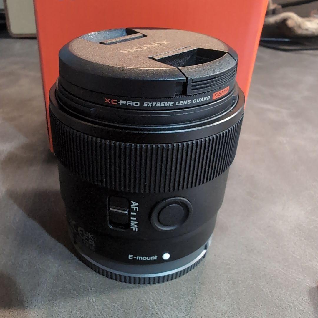 【極美品】SONY E 11mm F1.8 レンズ　 保護フィルター付