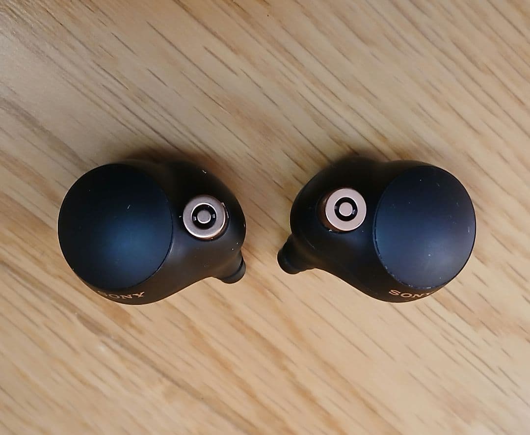 SONY　WF-1000XM4　ワイヤレス　ノイズキャンセリング　イヤホン　①