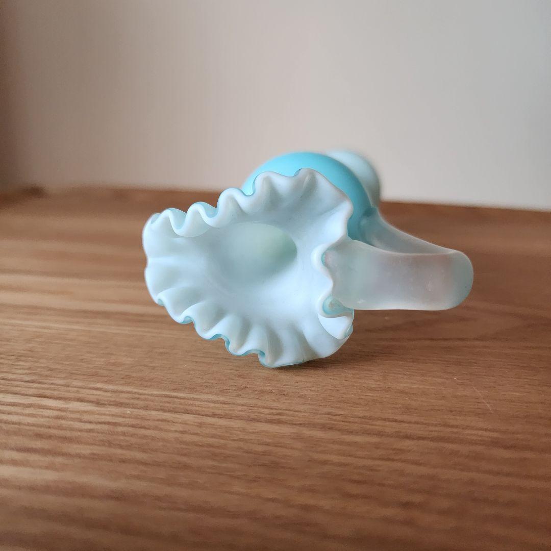 水色ガラス花瓶 フリル付き