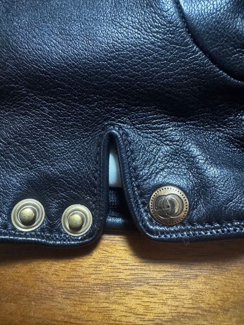 GUCCI レザー指なしグローブ スタッズ付き
