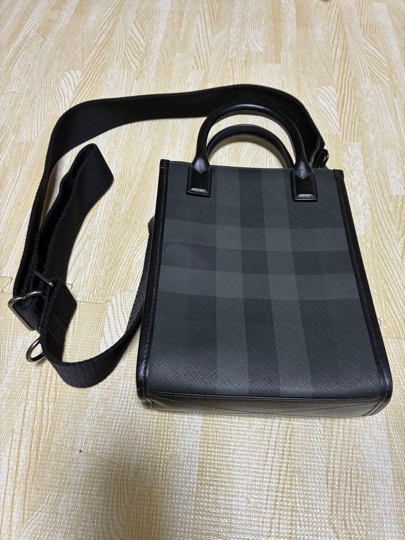 BURBERRY レザー ショルダーバッグ　ミニバーティカル