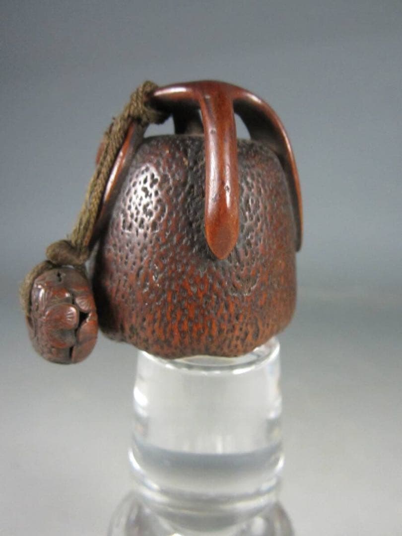 専用 木の実 木彫刻 桐紋彫 緒締め玉 柘植？紐通し 細密細工 古美術