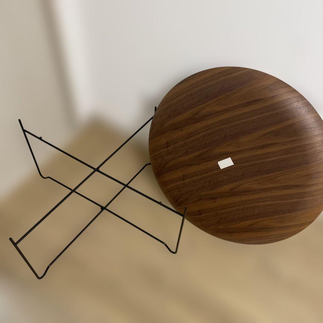 円形ウォールナット調センターテーブル