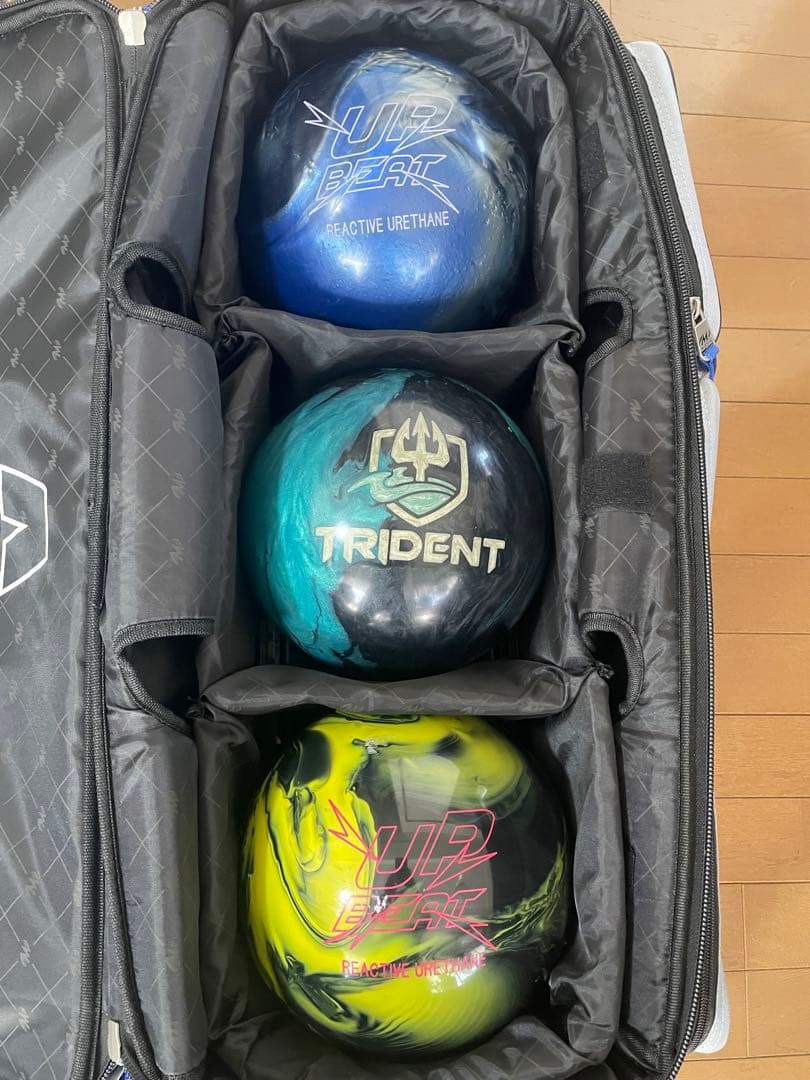 m*y様 【ボール付】MOTIV VAULT ボウリング用バッグ 3個用
