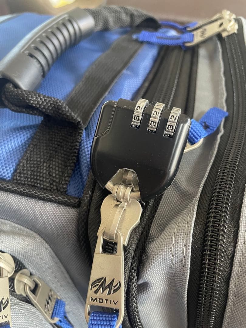 m*y様 【ボール付】MOTIV VAULT ボウリング用バッグ 3個用