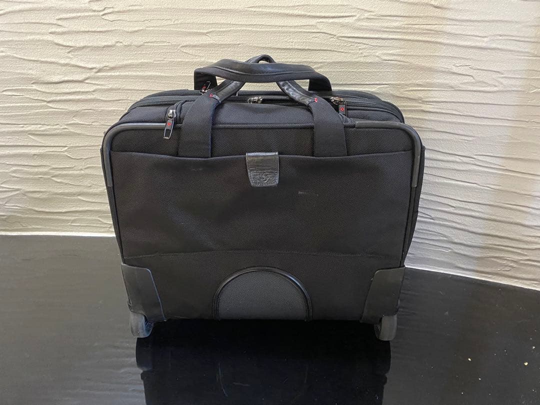 「出張も通勤も、これ1つでスマートに。」