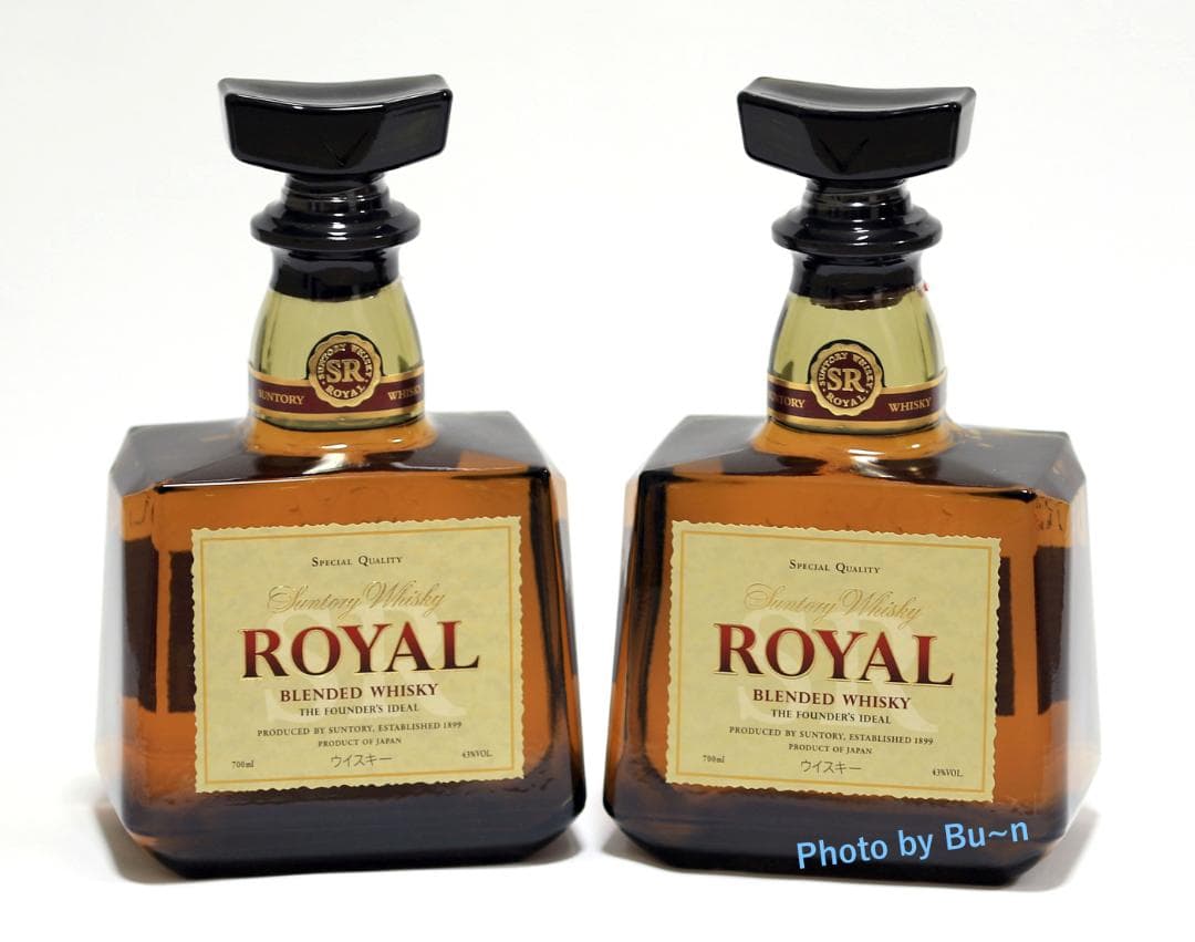 【SALE】ネオン街で輝く！　サントリー「ローヤル」７００㎖　２本
