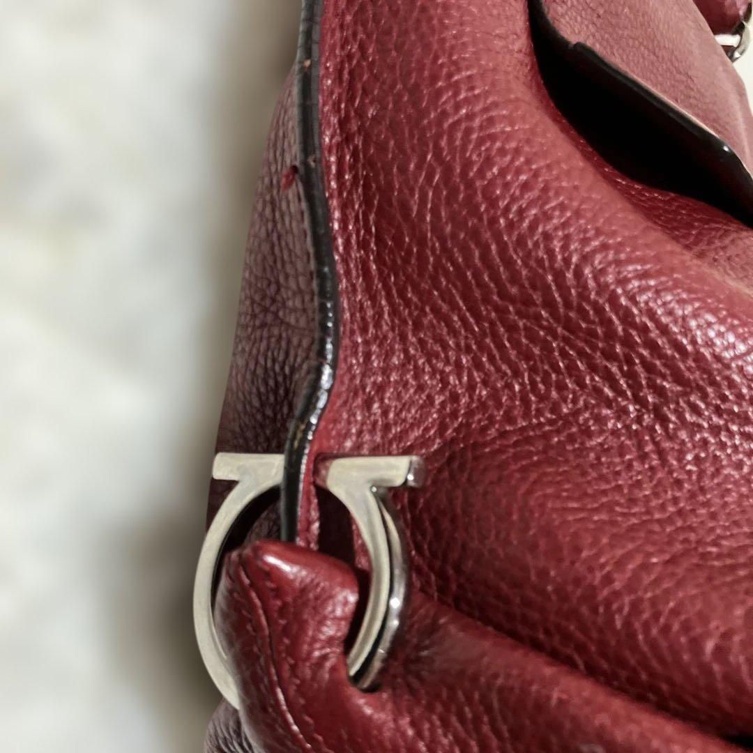 【フェラガモ・ソフィア】ガンチーニツーウェイ 深めの赤✨美品✨突撃セール開催♡