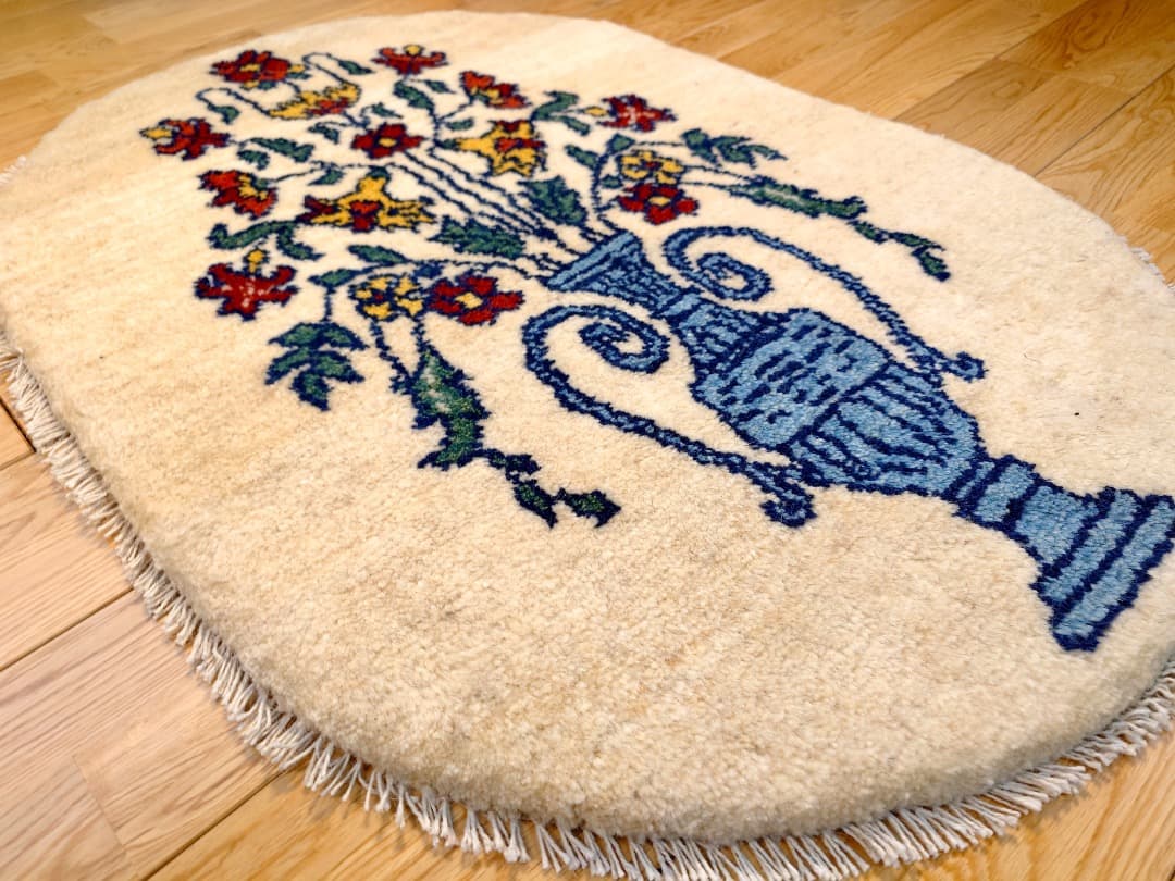 【キャンペーン】ペルシャ　ギャッベ　小判型　92×62　アイボリー　花瓶　花