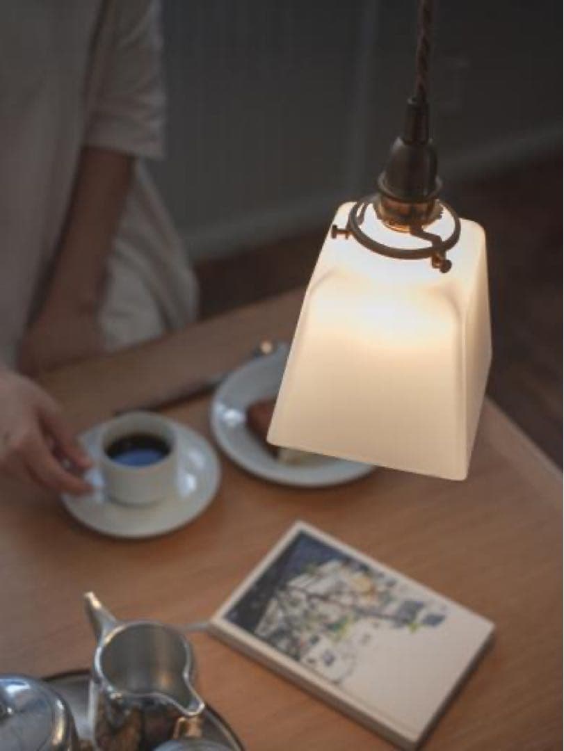 ホワイトガラス ペンダントライト