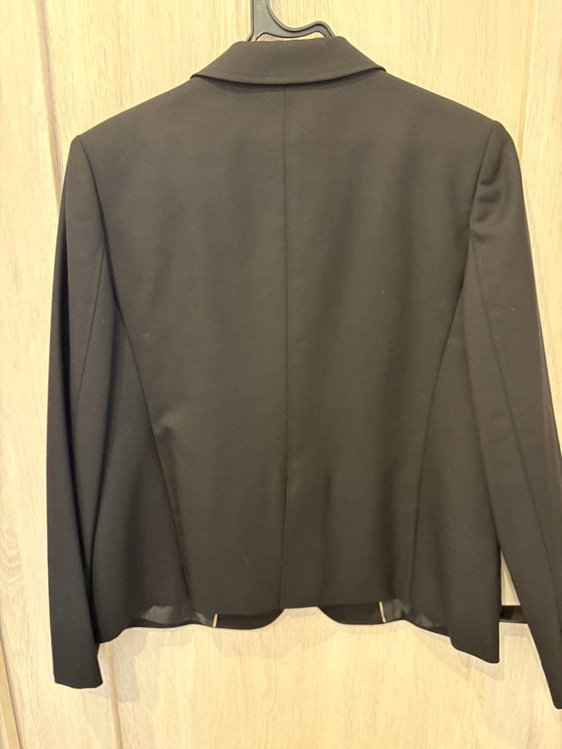 H*彡様 Burberry 子供160 黒のブレザー エンブレム付き