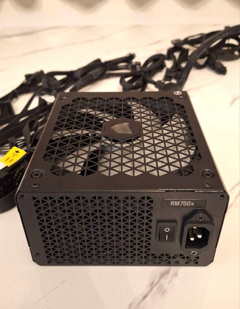 ★Corsair RM750x PC電源ユニット 750W 80PLUS