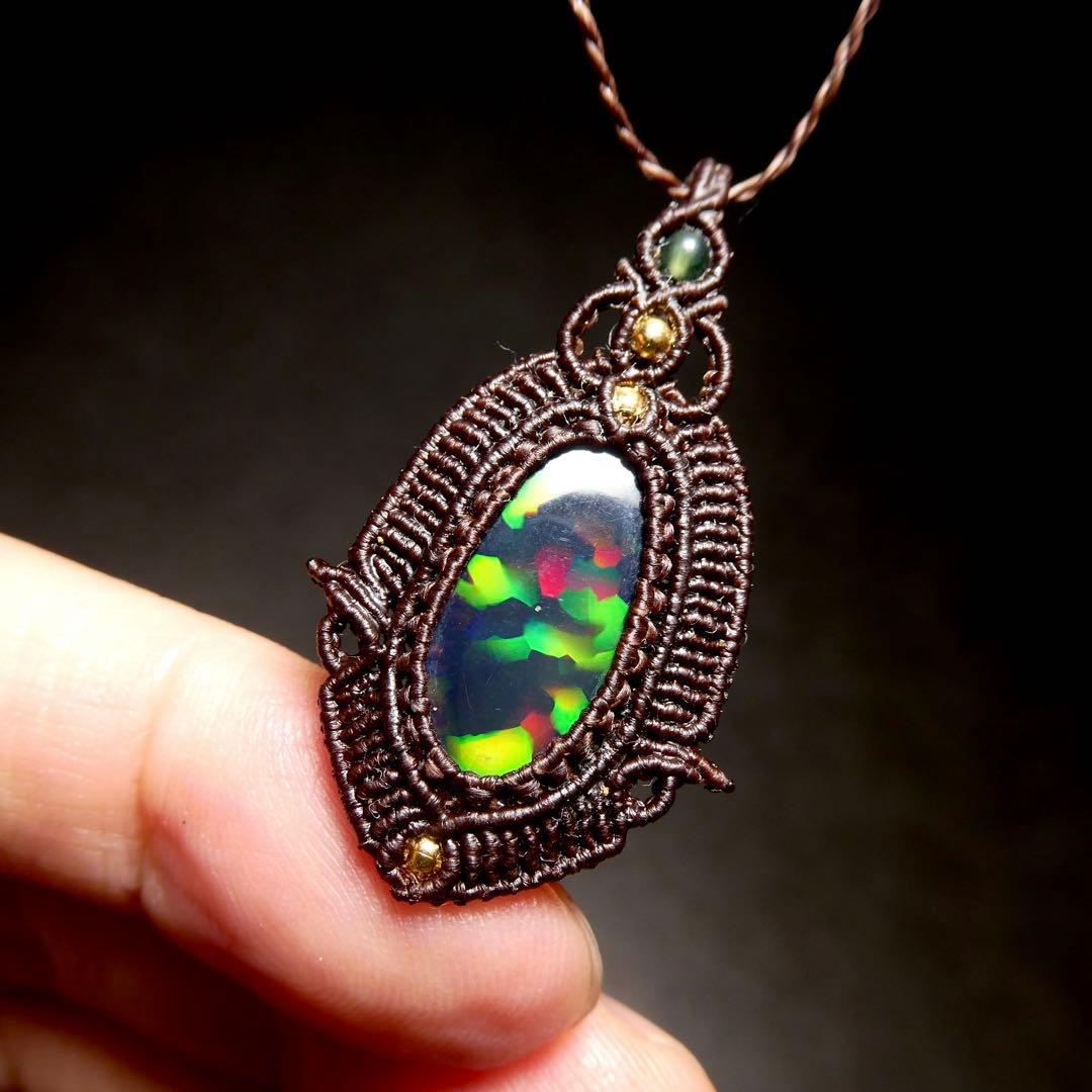 大粒ブラックオパールのマクラメネックレス