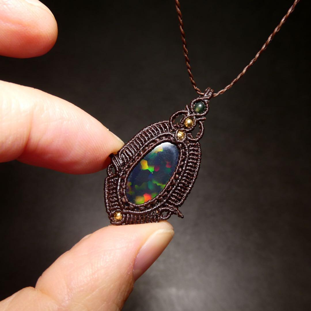 大粒ブラックオパールのマクラメネックレス