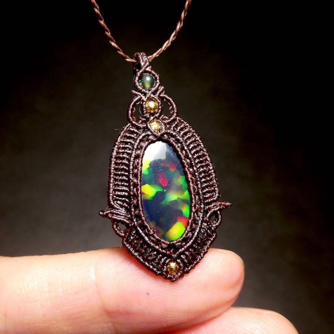 大粒ブラックオパールのマクラメネックレス