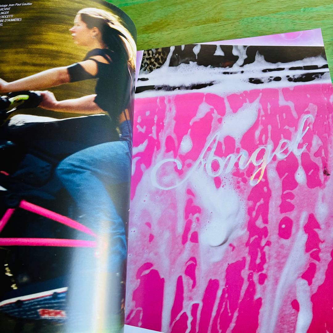 洋書　BUFFALO PINK